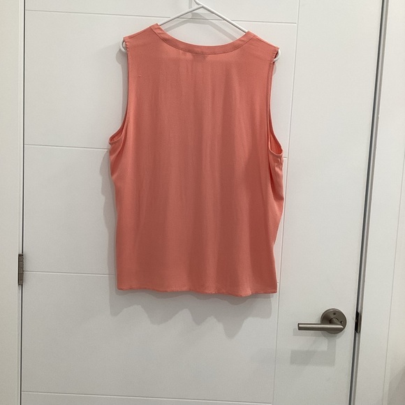 Ladies sleeveless top by Reitmans sizeXL. - Picture 2 of 4